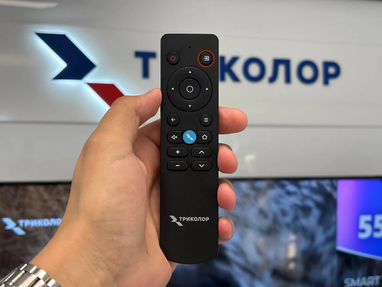 Пример кнопки на пульте от телевизора Триколор